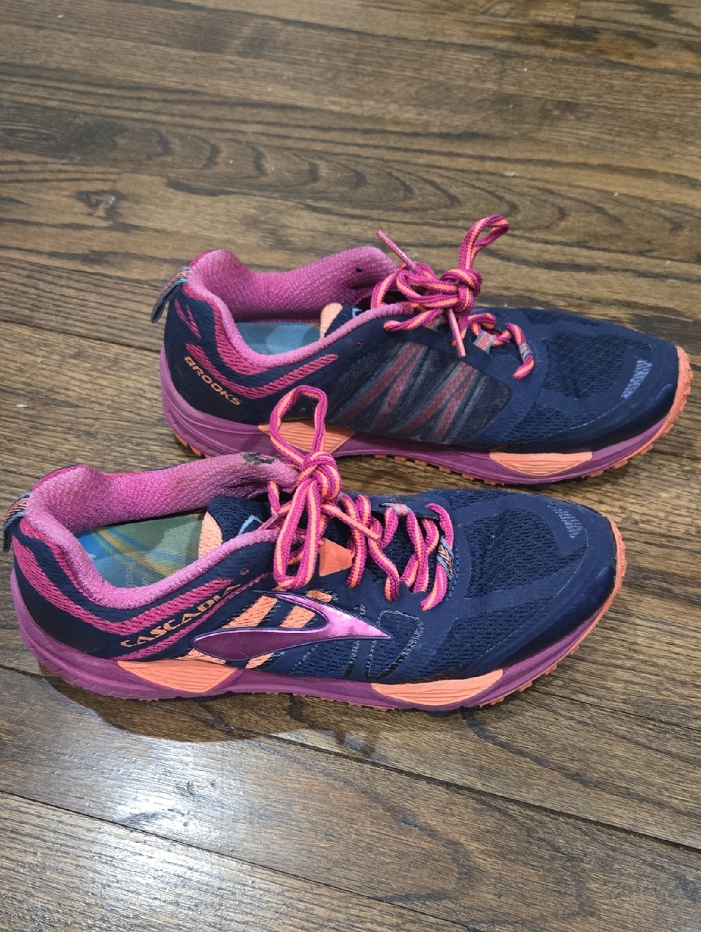 Brooks Cascadia 11 Women Sz 10 Trail Running Shoes Blue Pink Outdoor Hiking